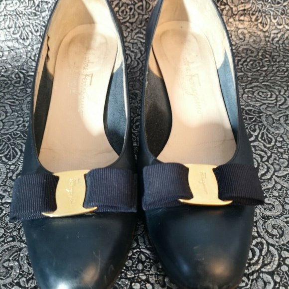 Vintage Salvatore Ferragamo shoes Authentic NAVY Classic Pump Style Size 8 Italy - Picture 6 of 8